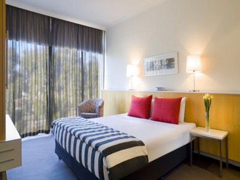 The Parkmore Hotel Melbourne City Exterior foto